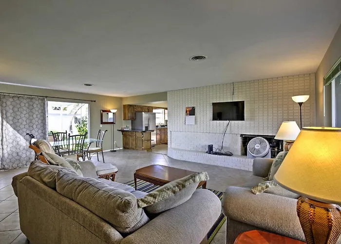 Pet-Friendly Daytona Beach Home, Walk To The Ocean