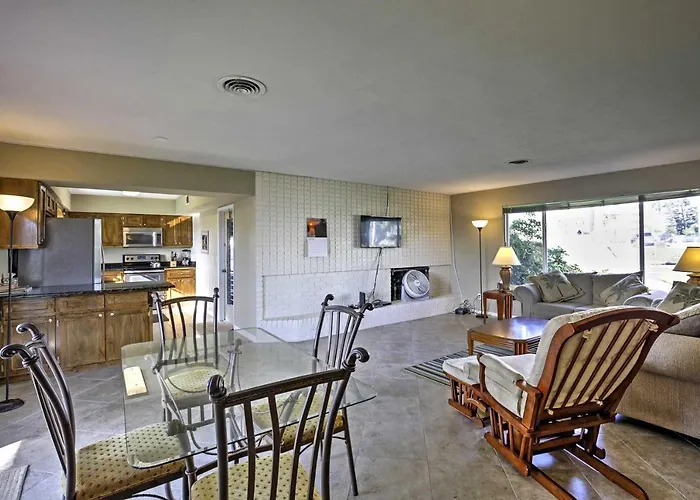 Pet-Friendly Daytona Beach Home, Walk To The Ocean
