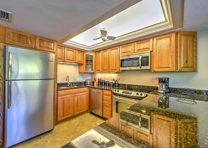 Marco Island Condo W/ Patio: Steps To Beach Access
