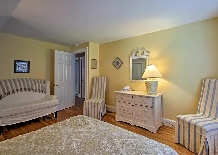 1/2 Mi To Beach: Lovely Guesthouse In Kennebunk!