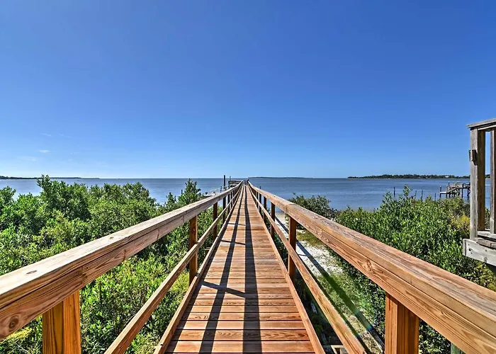 Beachfront Cedar Key Condo W/ Pool, Spa & Views!