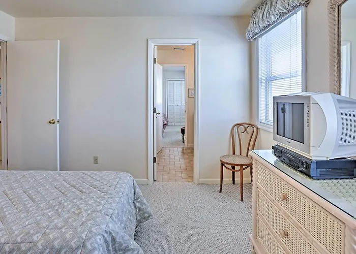 Family-Friendly Vacation Home: Steps To Beach!