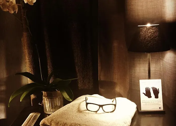 "Chambre D'Autres", Massages