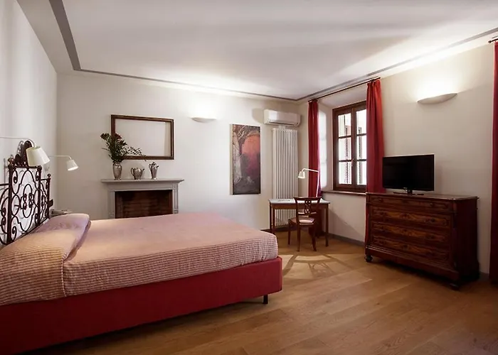 Borromeo Rooms Bed & Living