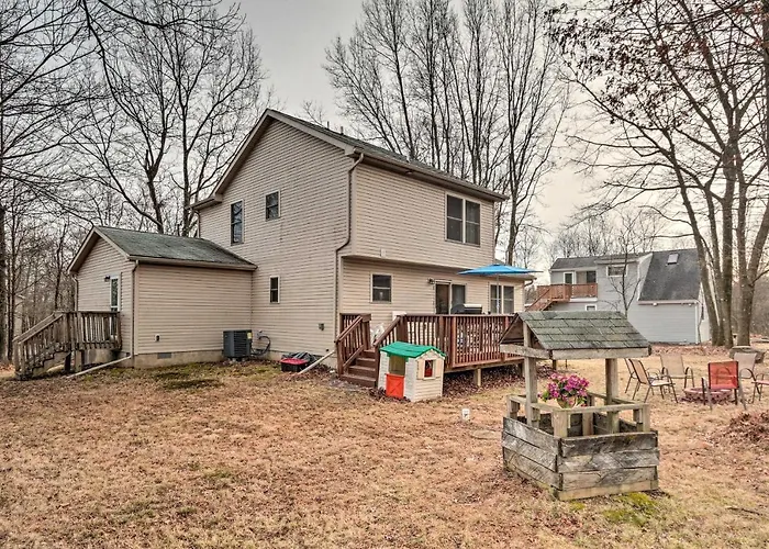 Walk To Pool & Lake: Albrightsville Vacation Home!