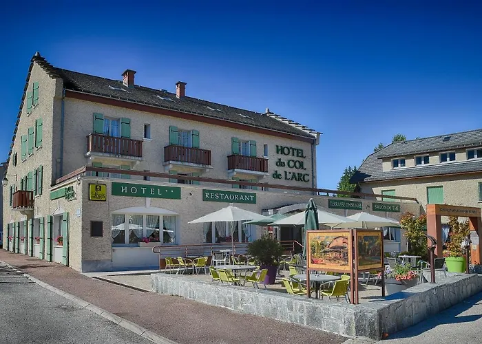 Logis Hotel Restaurant Le Col De L'Arc