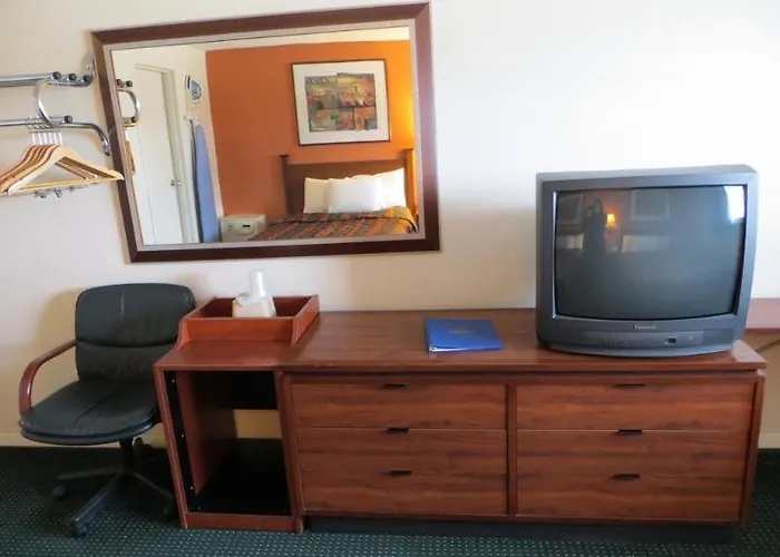 Days Inn By Wyndham Elk Grove Village O'Hare Airport West