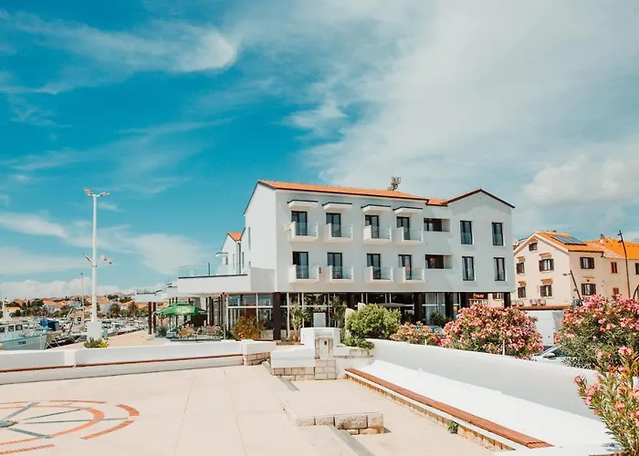The Loza - Seaside Festival Hotel