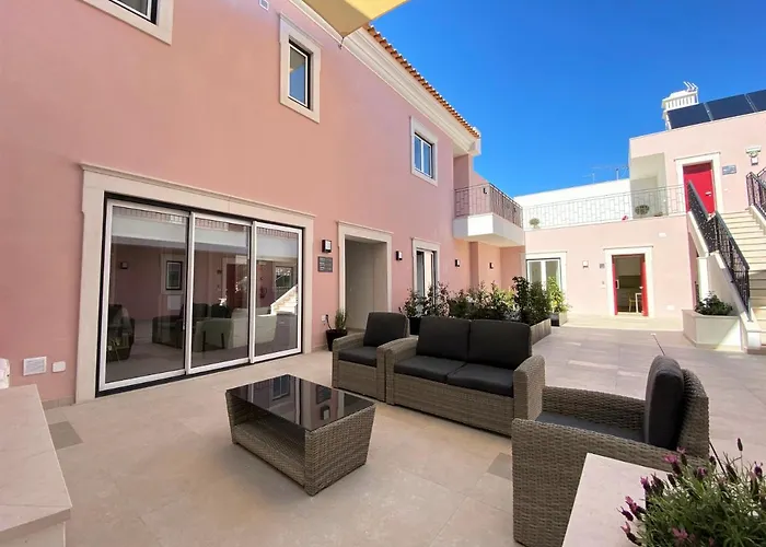 Cardeal Suites & Apartments